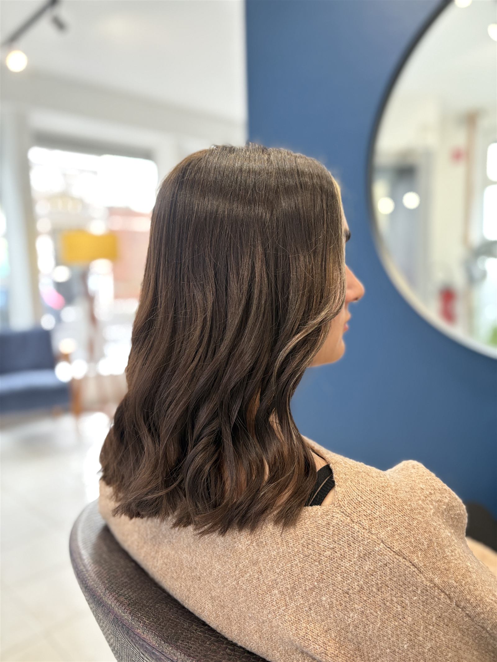 Coupe et brushing avec reflets subtils — Letizia.T