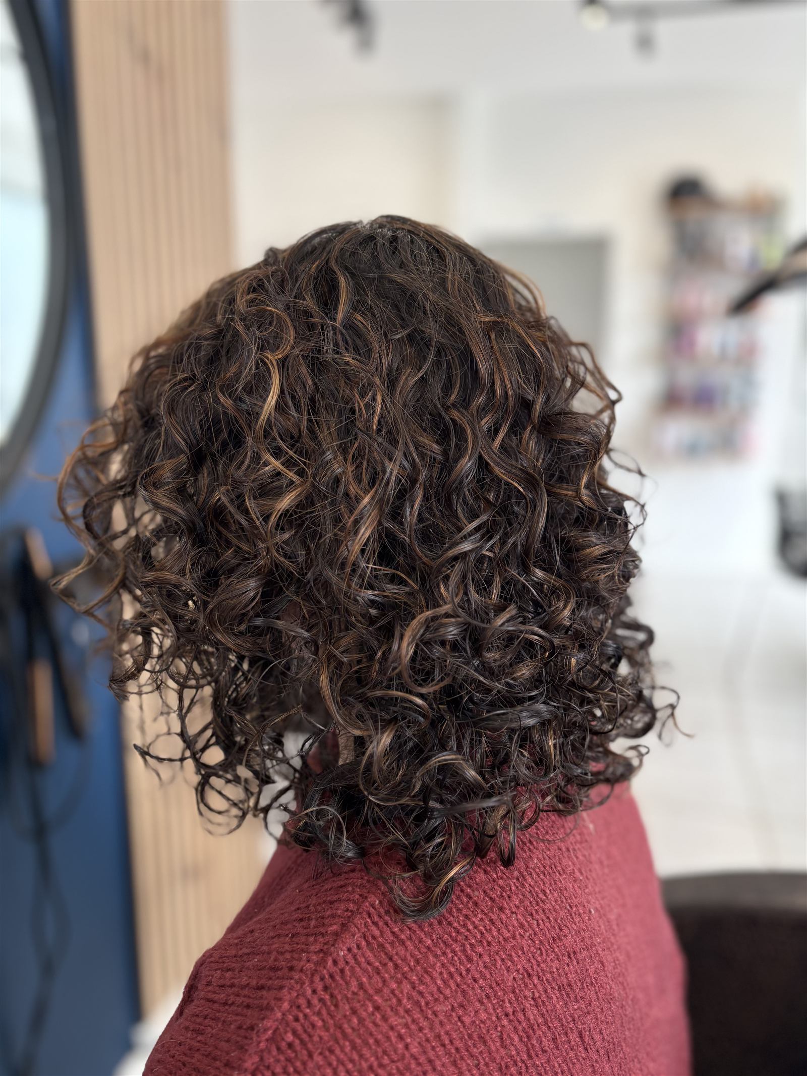 Balayage caramel sur cheveux bouclés — Letizia.T